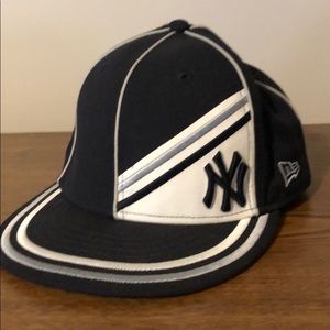 New era Yankee fitted hat